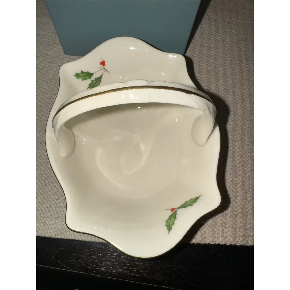 Lenox Holly & Berry Handled Basket Candy Dish Holiday Collection 24k‎ With Box